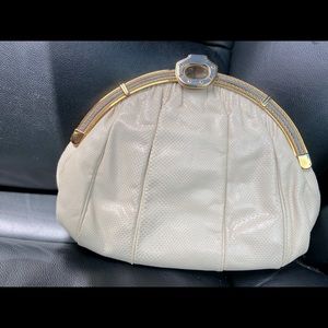 Finesse La Model clutch